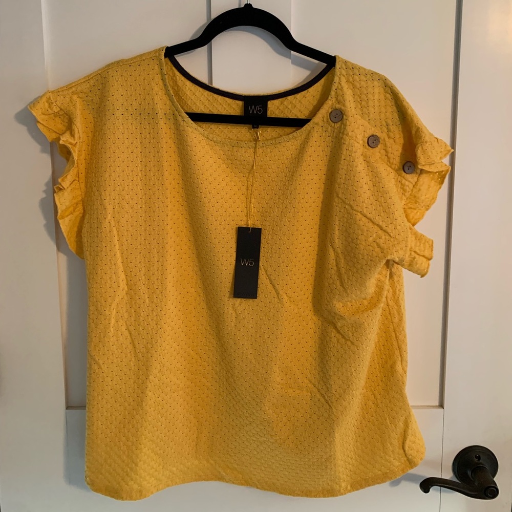 W5 flutter sleeve eyelet shirt yellow with button embellishments NWT size Xl